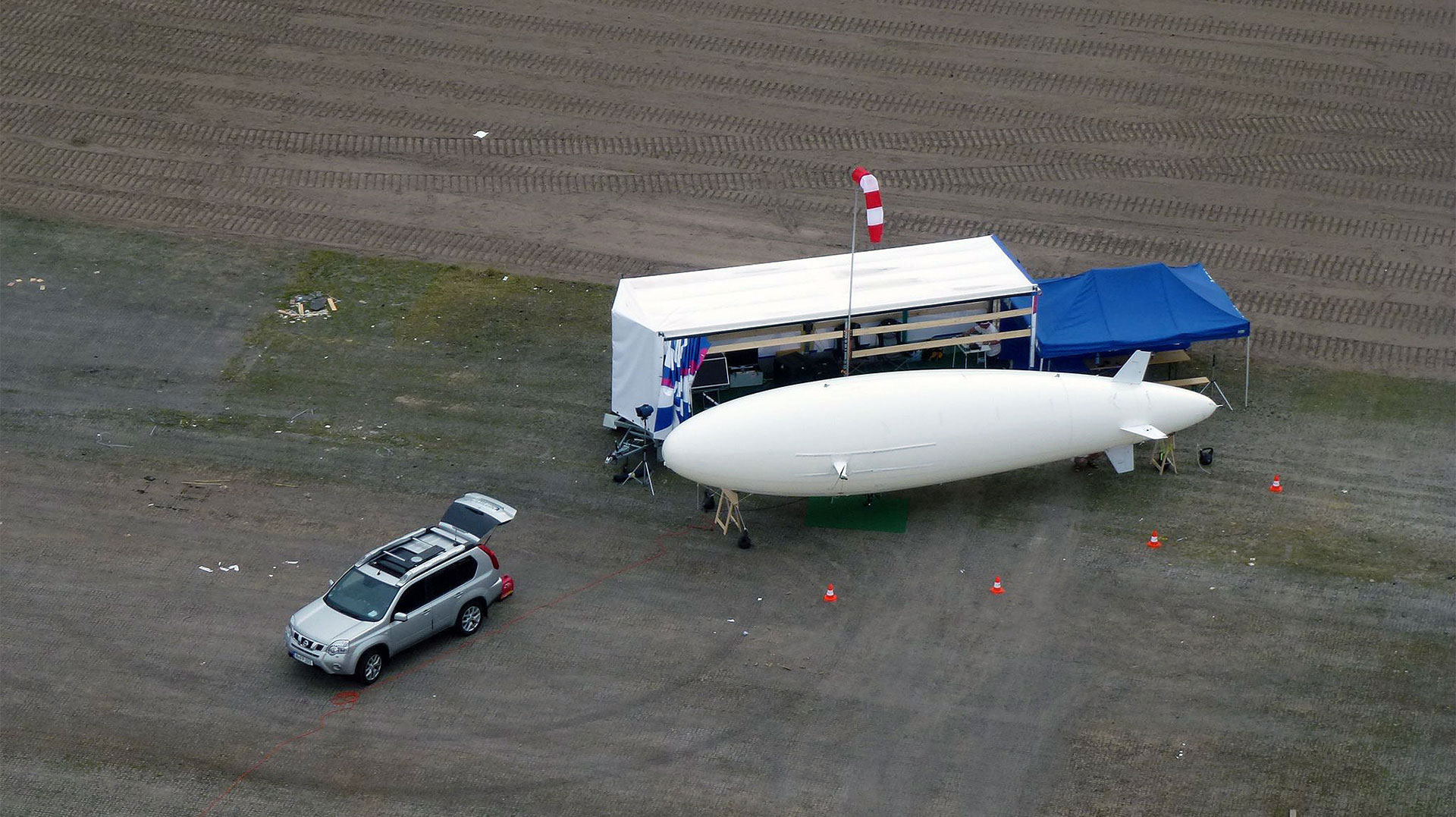 12-m-RC-Blimp-on-ground